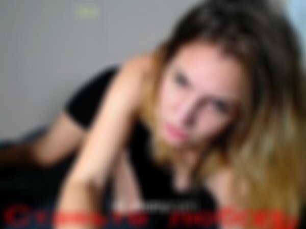 Naked Webcam Model Carolinaherera Blowjob